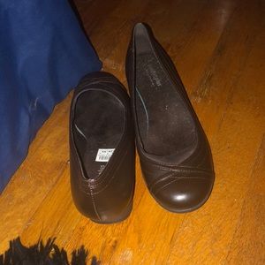 Small heeled closed toe shoe!